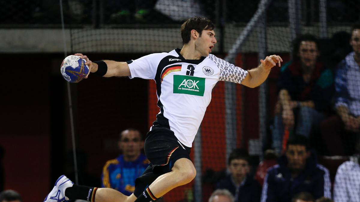 Einen absoluten Gänsehaut-Auftritt liefert aber Kapitän Uwe Gensheimer: Nur wenige Tage nach dem Tod seines Vaters erzielt Gensheimer 13 Treffer und führt die Bad Boys zum Sieg