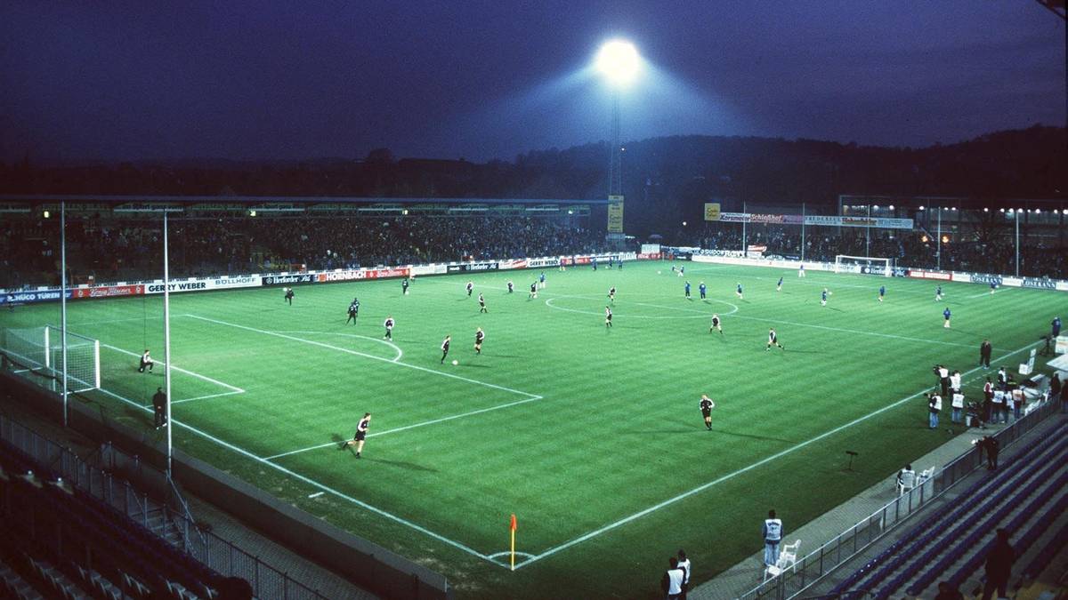 Die folgenden Ermittlungen ergeben, dass Rot-Weiß Oberhausen und Arminia Bielefeld aufgrund manipulierter Punktspiele gelang, in der ersten Bundesliga zu bleiben. Die Geschehnisse gehen als "Bundesliga-Skandal" in die Geschichte ein