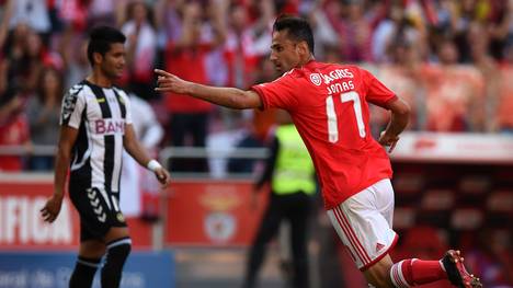 Benfica Lissabon um Jonas (r.) führt die Liga momentan an