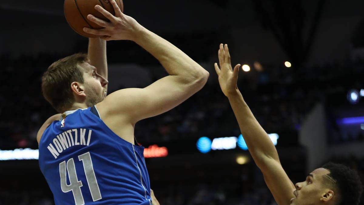 Neben seinem patentierten Flamingo-Wurf wird auch Nowitzkis Rückennummer für immer mit ihm verbunden bleiben, bei den Dallas Mavericks wird die 41 über kurz oder lang unter die Hallendecke gezogen werden...