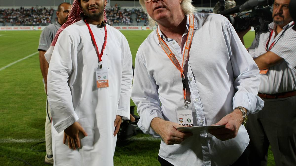 WINNIE SCHÄFER: Bereits 2001 begann Schäfer seinen ersten Auslandsaufenthalt als Nationaltrainer Kameruns, bevor er 2004 in die den Vereinten Arabischen  Emiraten (Al-Ahli Dubai und Al Ain Club) wechselte. Nach einem Abstecher 2010 nach Aserbaidschan (FK Baku), versuchte er sein Glück als Nationaltrainer Thailands. Seit 2013 ist Schäfer Jamaikas Nationalcoach und schaffte 2014 den Einzug ins Finale des Gold Cups. 