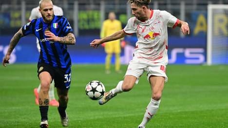 Kevin Kampl (r.) im Duell mit Federico Dimarco