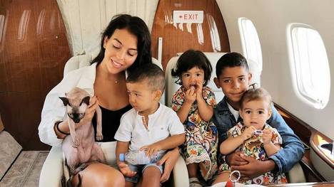 CR7 präsentiert auf Instagram gerne sein teures Leben. Doch dass sein Kater Pepe im Privatjet zum Tierarzt fliegt, ist ein neues Level an Luxus.