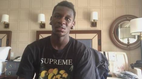 Der deutsche NBA-Spieler Isaac Bonga spricht im Interview mit SPORT1 über die Chancen nach dem Neustart und seine emotionale Trikotbotschaft.