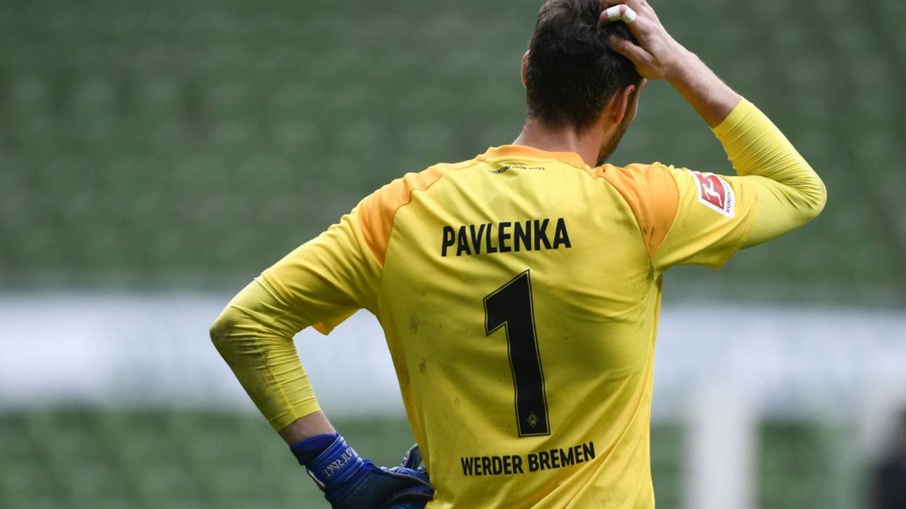 Werder-Keeper trägt Maske bei Spiel