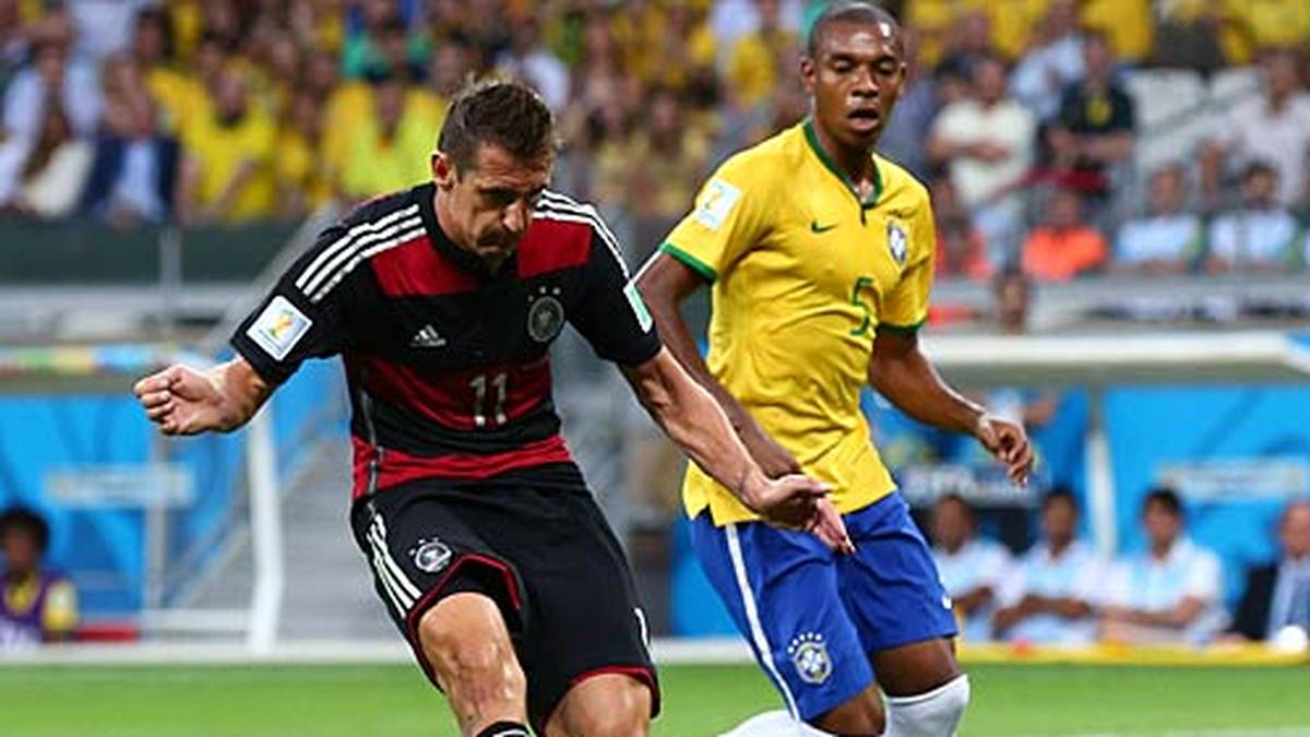 In der 23. Minute erhöht Miroslav Klose nach einer traumhaften Kombination auf 2:0