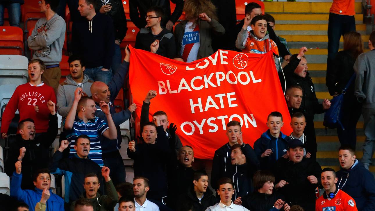 England: Abbruch nach Platzsturm