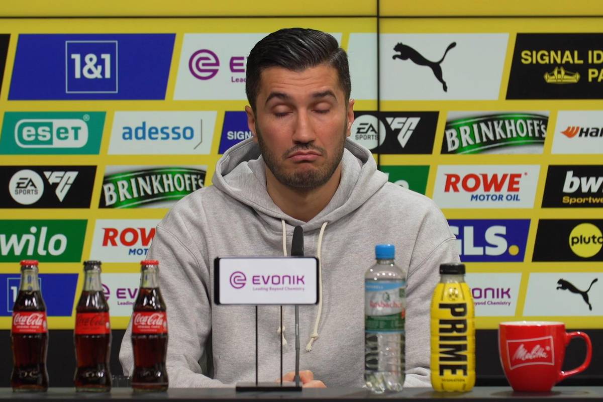 Auf der Pressekonferenz wird BVB-Trainer Nuri Sahin mit einer Frage besonders überrascht. 