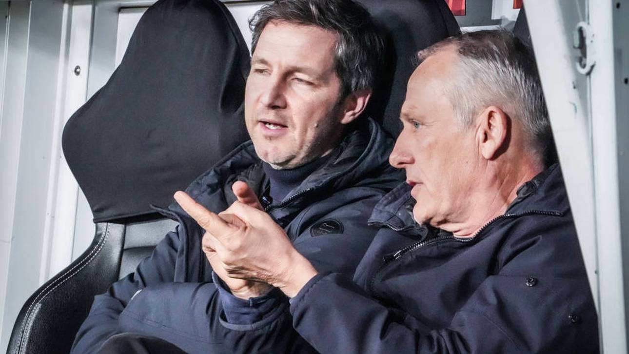 SC-Vorstand Jochen Saier (l.) will im März mit Christian Streich über seine Zukunft sprechen