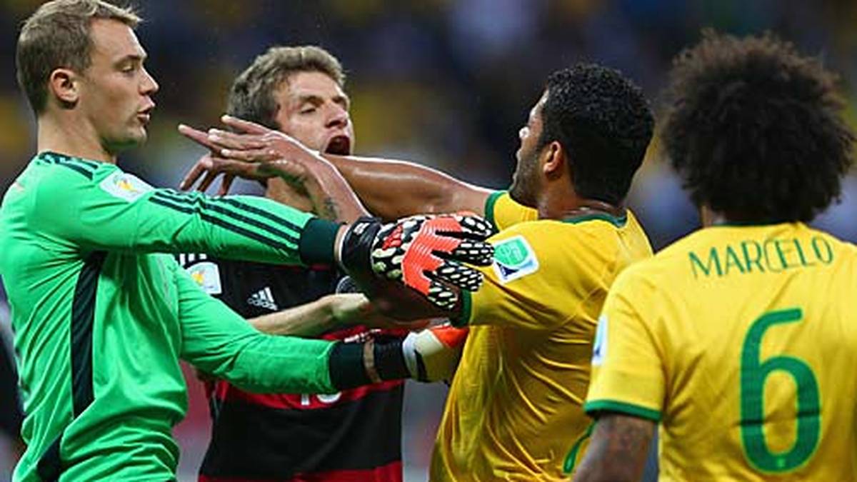 Einzig bei einem Disput zwischen Hulk und Müller zeigen sich die Brasilianer in der ersten Hälfte bissig