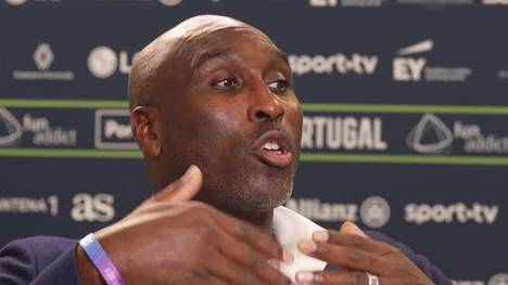 Ex-Arsenal-Verteidiger Sol Campbell erklärt beim Thinking Football Summit, wie Verteidiger ManCity-Star Erling Haaland eindämmen können. Kommunikation und Positionsspiel sind dabei entscheidend.