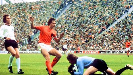 Fussball: Paris St. German wollte Franz Beckenbauer verpflichten,1974 gewann Franz Beckenbauer (links) mit der DFB-Elf den Weltmeistertitel