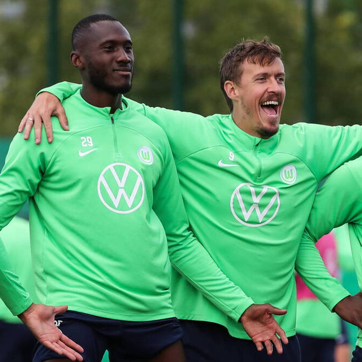 Mittelfeldspieler Joshua Guilavogui vom VfL Wolfsburg stellt sich schützend vor seinen Chef Niko Kovac. Statt des Trainers sei die Mannschaft gefragt.