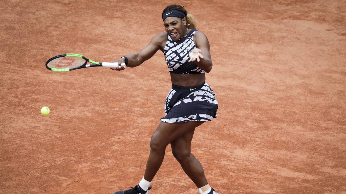 Bei den French Open 2019 in Paris überrascht die US-Amerikanerin bei ihrem Auftaktmatch mit einem Zebra-Look in Schwarz-Weiß