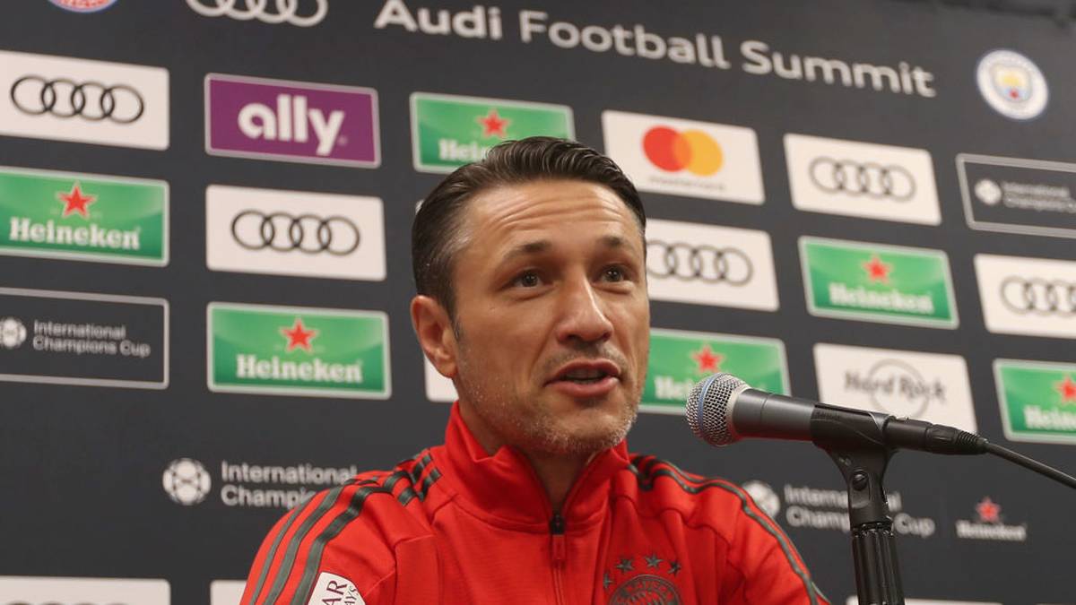 Im Sommer 2018 wurde schließlich Niko Kovac als Bayern-Trainer installiert. Wer geglaubt hat, der Zwist in der Führungsetage der Münchner hätte sich damit gelegt, irrte sich. Der Kroate galt als Wunsch von Hoeneß, und nicht von Rummenigge