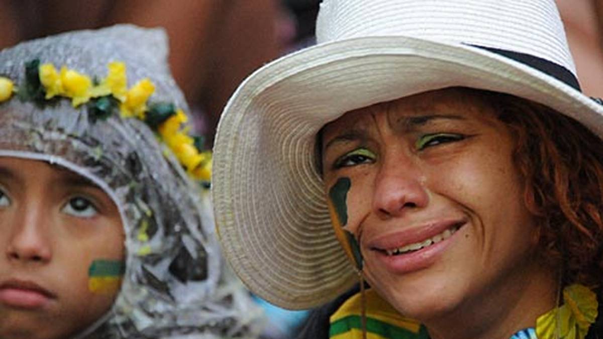 Bei den Fans fließen schon zur Pause reichlich Tränen
