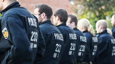 Bei Krawallen rund um das Drittligaspiel in Jena wurden 13 Polizeibeamte verletzt