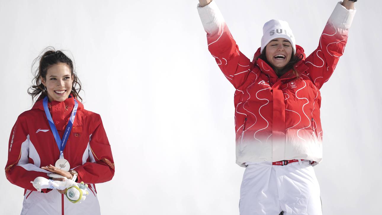 Megastar Eileen Gu (l.) blieb hinter Mathilde Gremaud nur Silber