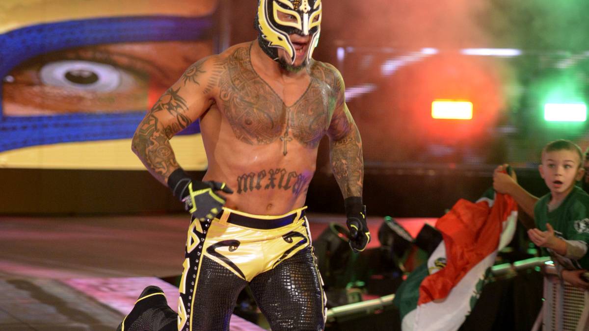 Und auch diese Rückkehr freut die WWE-Fans: Rey Mysterio, der legendäre Highflyer, ist wieder da