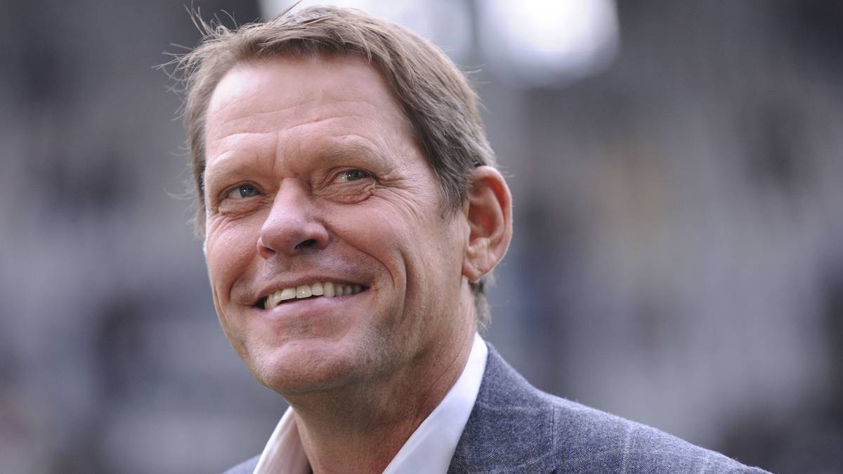 Die sportlichen Entscheidungen trifft zu diesem Zeitpunkt Frank Arnesen. Der Däne lotst mit Gökhan Töre, Jeffrey Bruma und Michael Mancienne einige Leihspieler vom FC Chelsea an die Elbe - überzeugen können sie selten. Auch als Chelsea-Filiale geht es für die Hamburger nicht aufwärts. Nach der Trennung von Oenning muss Sportchef Arnesen sogar kurzzeitig als Trainer einspringen, da Interimstrainer Rodolfo Cardoso die nötige Lizenz fehlt