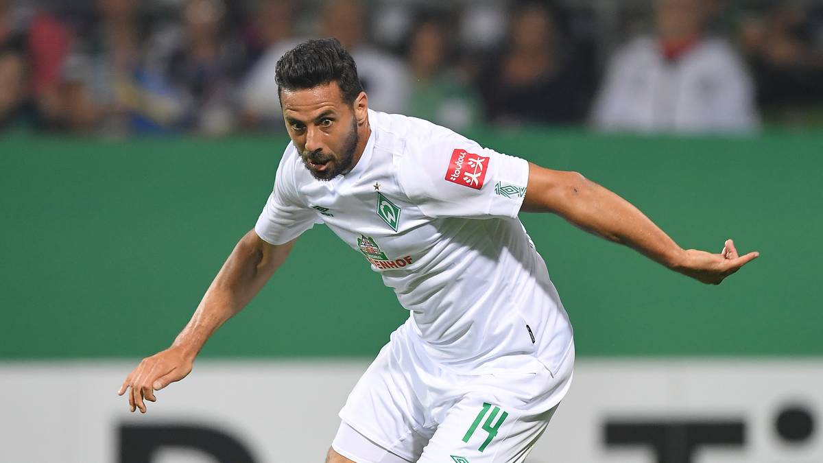 Methusalem Claudio Pizarro könnte nach dem Abgang von Max Kruse im hohen Alter als Mentor für das Werder-Team fungieren. Beim lockeren Pokal-Auftakt gegen Delmenhorst (6:0) steuerte der Peruaner einen Doppelpack bei. Die Vorbereitung verlief mit zwei Siegen und zwei Remis ordentlich