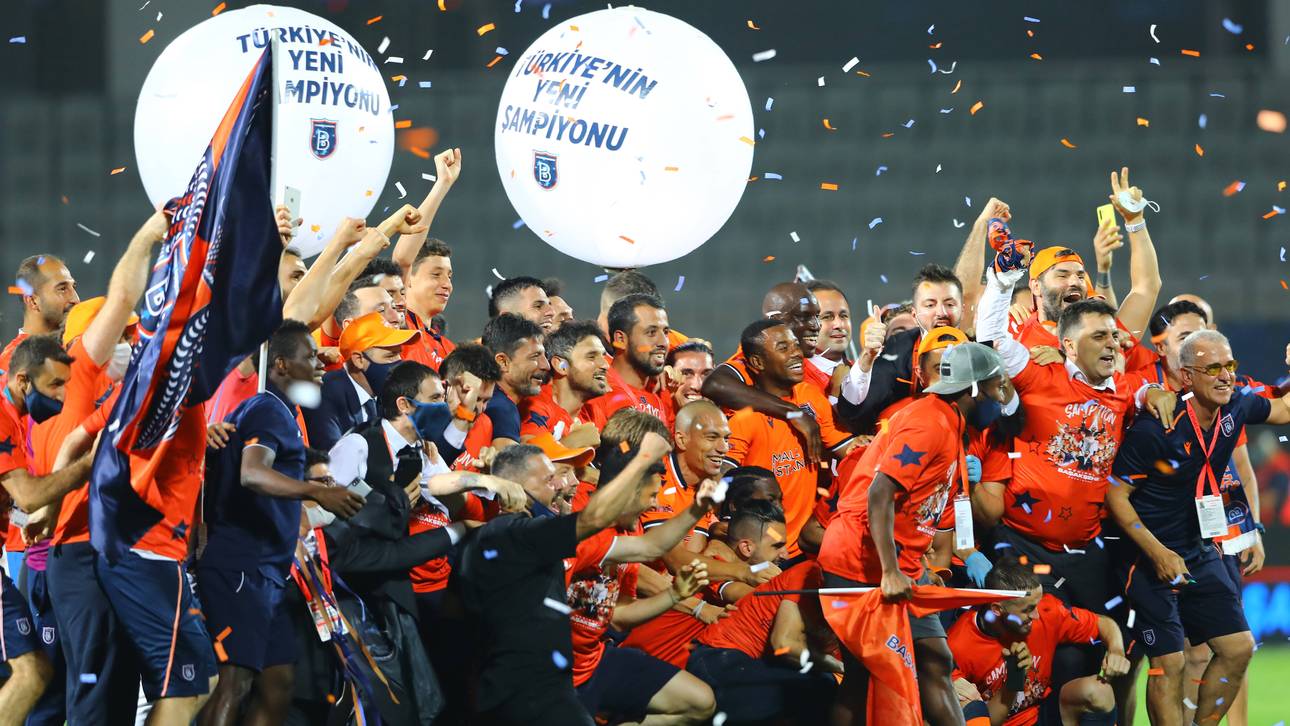Basaksehir feierte die Meisterschaft ausgelassen
