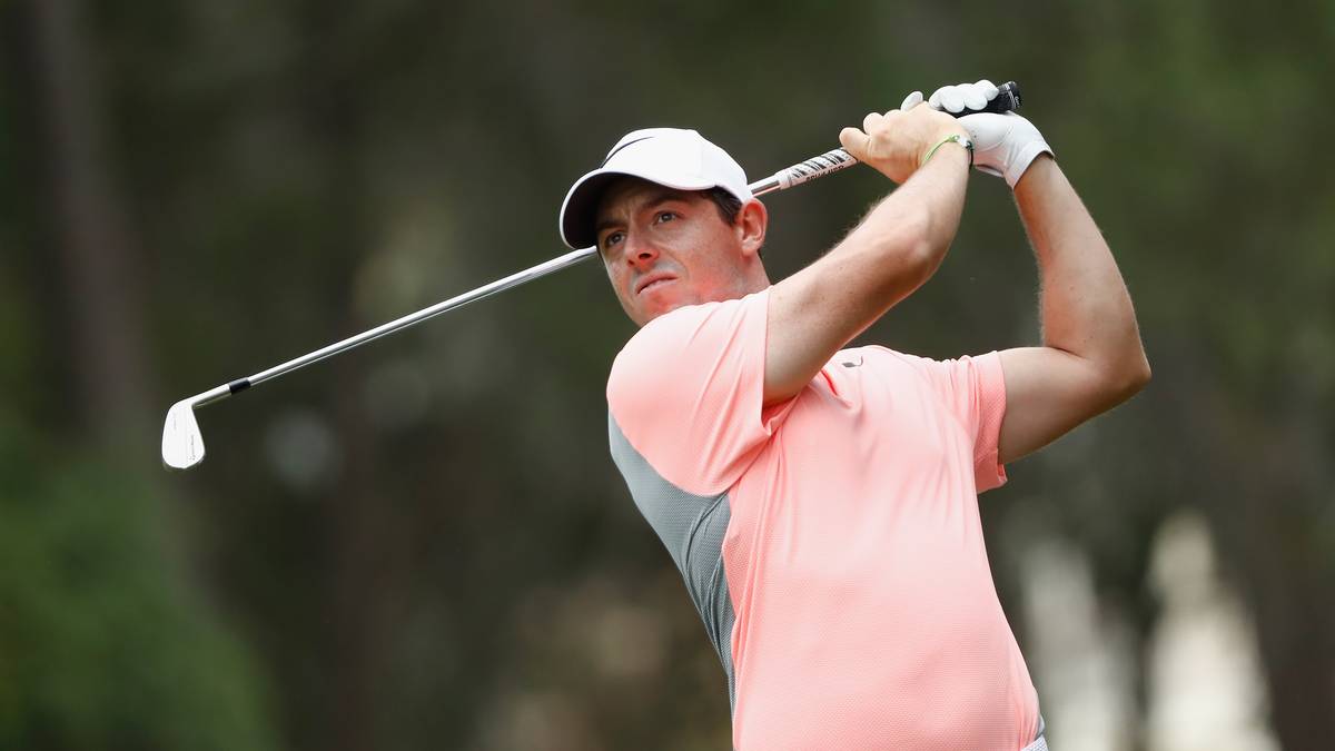RORY MCILROY (Nike, 10 Jahre, 250 Millionen Dollar/223 Millionen Euro für komplette Ausrüstung): Der Nordire tritt wie Jason Day komplett in Nike-Kluft auf den grünen Rasen. Seine Erfolge brachten ihm aber auch andere Sponsoren, angeblich verdient er 32 Millionen Dollar jährlich durch Werbepartner