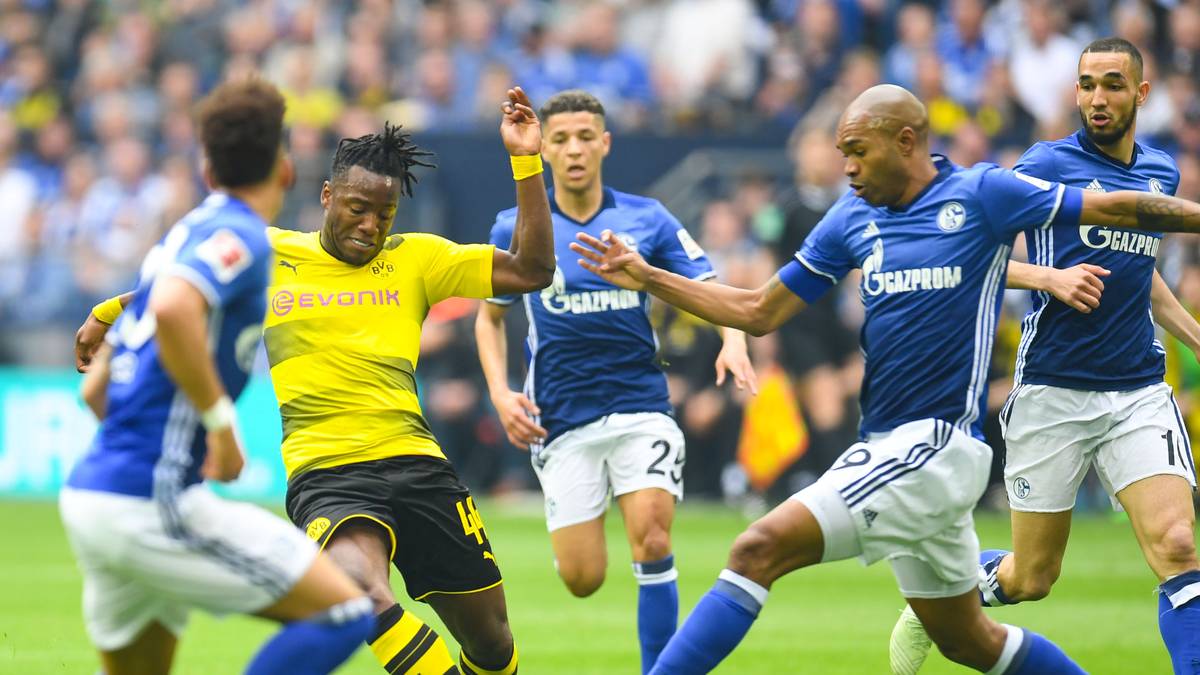 Für Spektakel auf dem Rasen ist an sich gesorgt. Doch die erste Halbzeit bleibt deutlich hinter den Erwartungen zurück