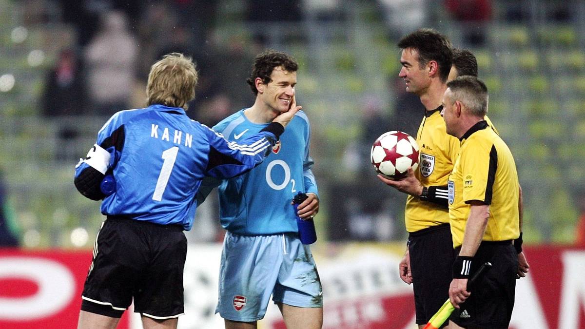 Am Ende steht es 3:1 für die Bayern, und Oliver Kahn gibt Jens Lehmann süffisant noch eine mit