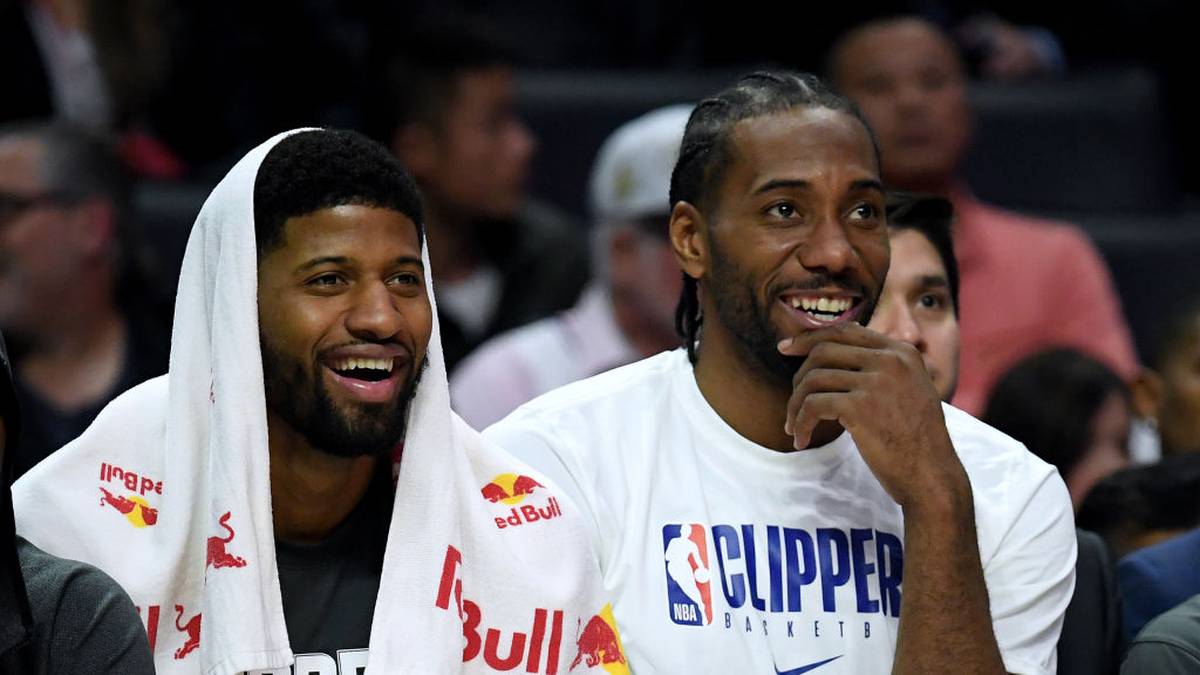 PLATZ 6 - LOS ANGELES CLIPPERS (2,6 Milliarden): Die Clippers sind auf der Jagd! Mit Paul George (l.) und Kawhi Leonard (r.) greifen sie die Vormachtstellung in L.A. sowie den Titel an. In Inglewood soll eine eigene Arena entstehen. Im Forbes-Ranking wird es weiter nach oben gehen (+18% im Vergleich zu 2018)