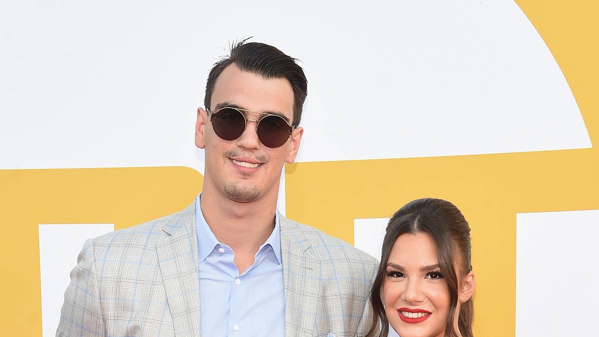 Philadelphias Dario Saric kommt direkt von seiner Yacht aus St. Tropez nach New York eingeflogen, nur um später bei der Wahl zum Rookie des Jahres leer auszugehen