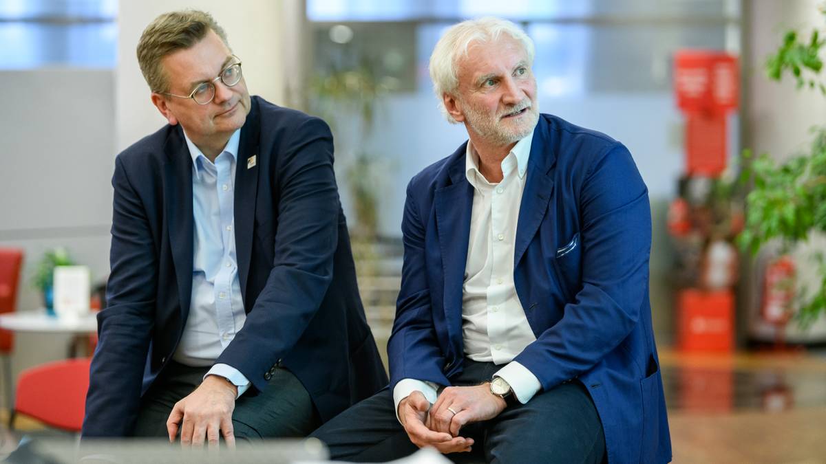 "Ich weiß es zu schätzen, dass mir viele Menschen dieses Amt zutrauen würden", sagte der Sport-Geschäftsführer des Bundesligisten Bayer Leverkusen im Gespräch mit dem "Kölner Stadt-Anzeiger": "Doch solch eine sportpolitische Funktion kommt für mich nicht infrage."