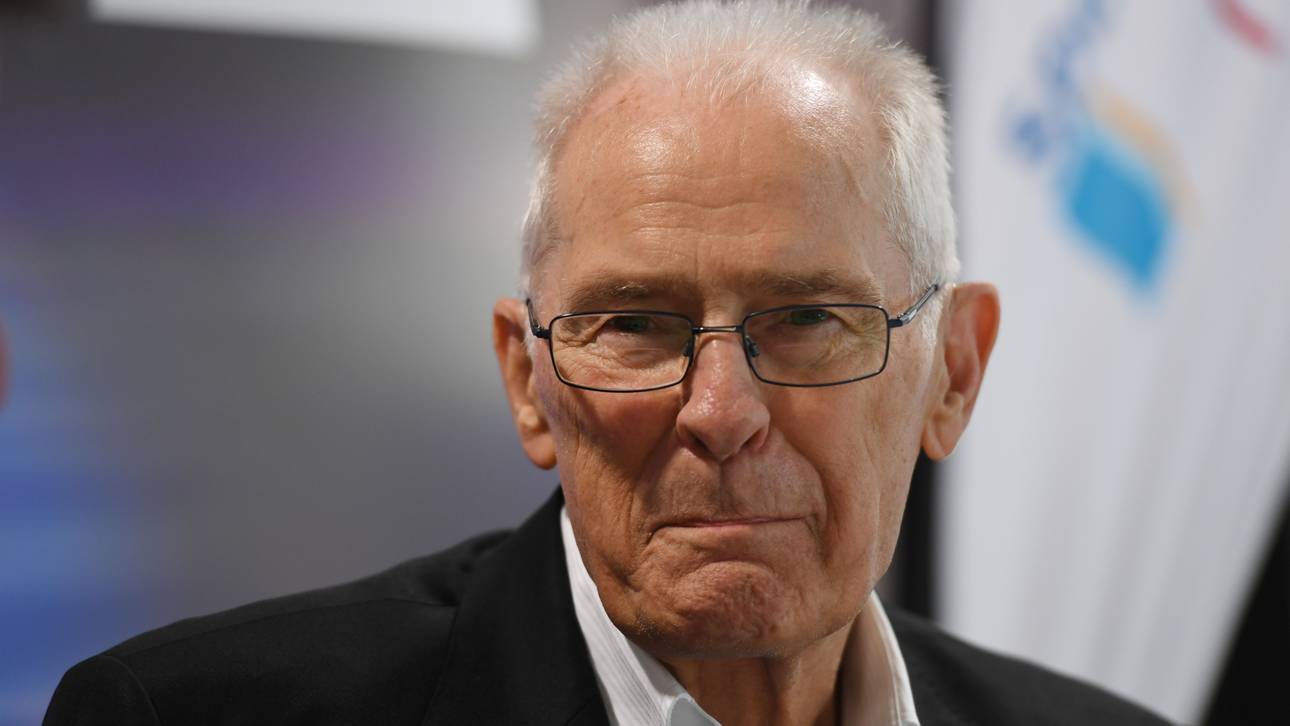 Ehrenpräsident kritisiert Regierung