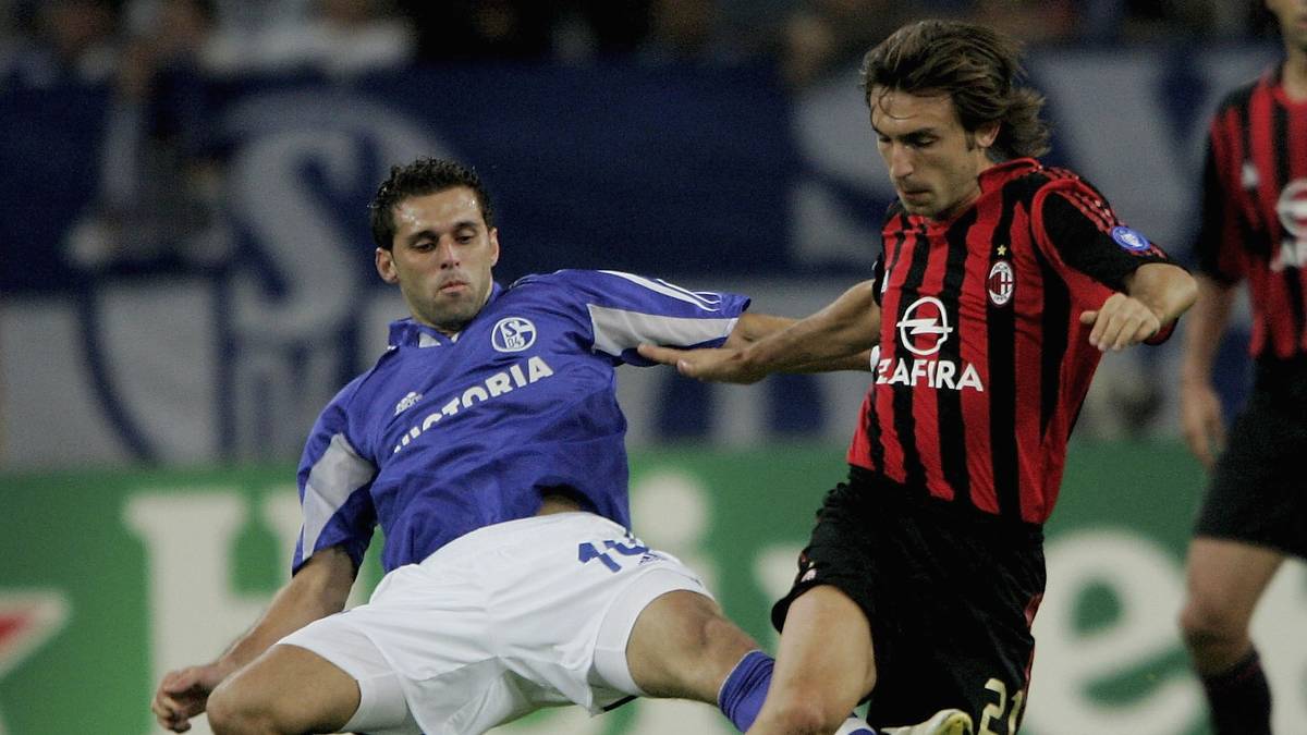 Als wahrscheinlich einzigem Spieler verzeiht ihm Fußball-Italien, dass er für AC Mailand, Inter und Juve spielte. Denn auch in der Squadra Azzurra lieferte Pirlo immer. 116 Einsätze, 13 Treffer, ungezählte Traumpässe