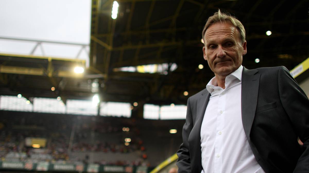 Das erste Bundesliga-Spiel wird verloren. Auch in der Europa League ist nach der Gruppenphase Schluss, im Pokal scheitert der BVB in der 2. Runde an Kickers Offenbach. Dortmund setzt alles auf die Bundesliga