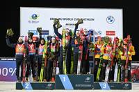 Die deutschen Biathlon-Männer liefern beim Staffel-Rennen in Östersund eine überzeugende Leistung. Trotz zweier kurzfristiger Ausfälle läuft das Quartett auf das Podest.
