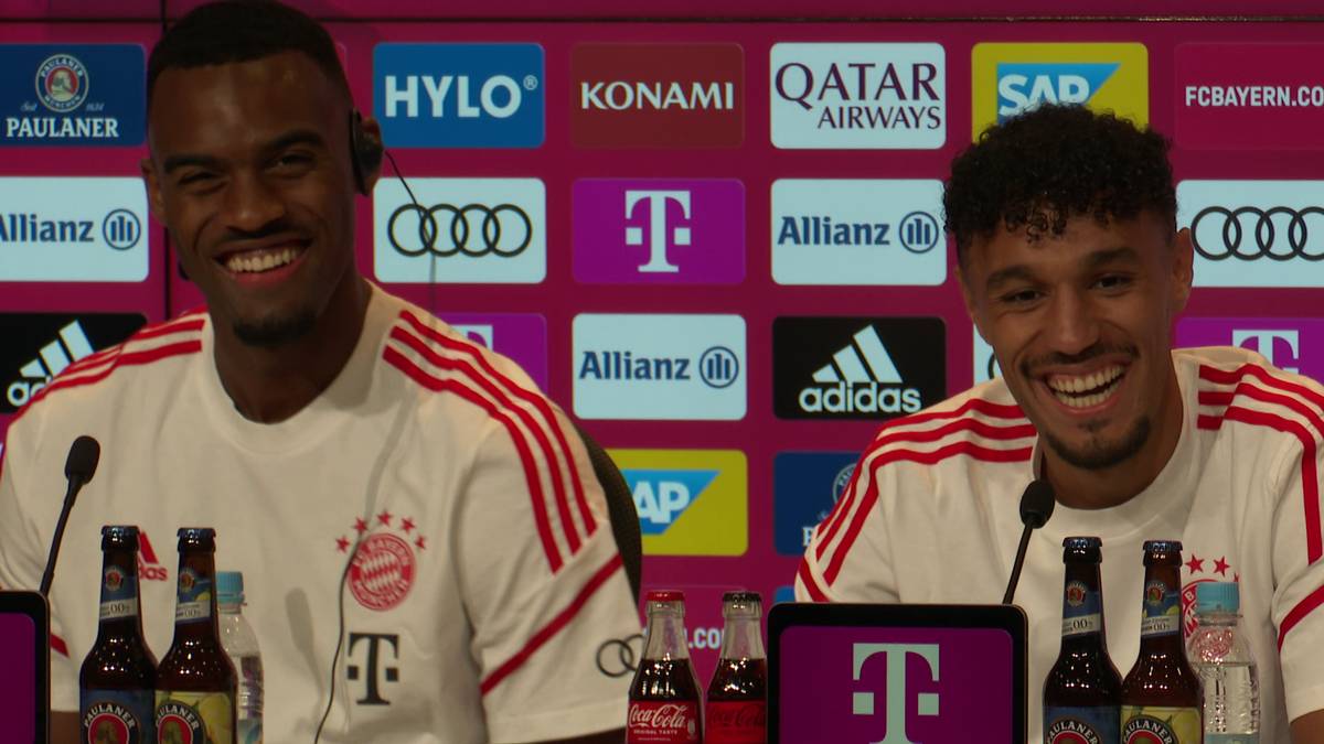 Im Zuge der Teampräsentation stellte der FC Bayern seine beiden Neuzugänge Ryan Gravenberch und Noussair Mazraoui vor. Die beiden Youngster glänzen dabei mit guten Deutschkenntnissen.