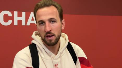 Harry Kane wird im Playoff-Rückspiel der Champions League gegen Celtic zur Pause angeschlagen ausgewechselt. Der Bayern-Star verrät, wie es seiner Wade geht.