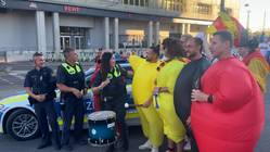 Sogar die Polizei möchte beim DFB-Fanmarsch ein Foto