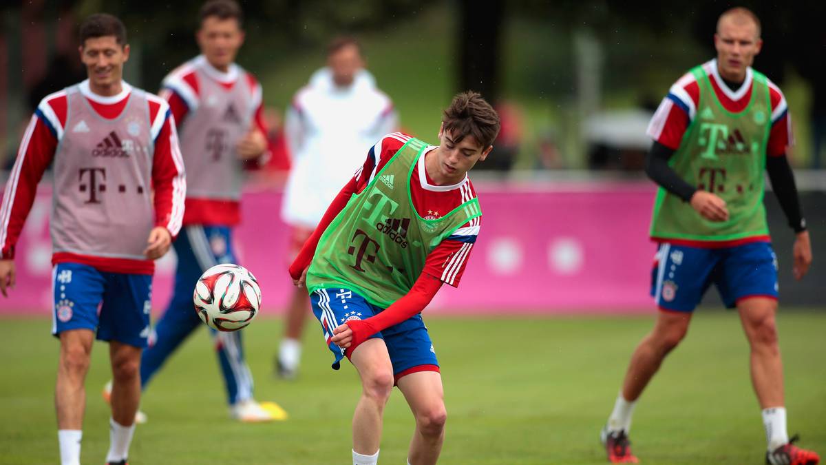 Lucas SCHOLL durchlief alle Jugendmannschaften des FC Bayern, als ihn Pep Guardiola vor der Saison 2014/15 regelmäßig bei den Profis mittrainieren ließ, schien der Durchbruch nah. Doch die Karriere des mittlerweile 23-Jährigen gerät etwas ins Stocken, aktuell spielt der Mittelfeldspieler für Wacker Nordhausen in der Regionalliga