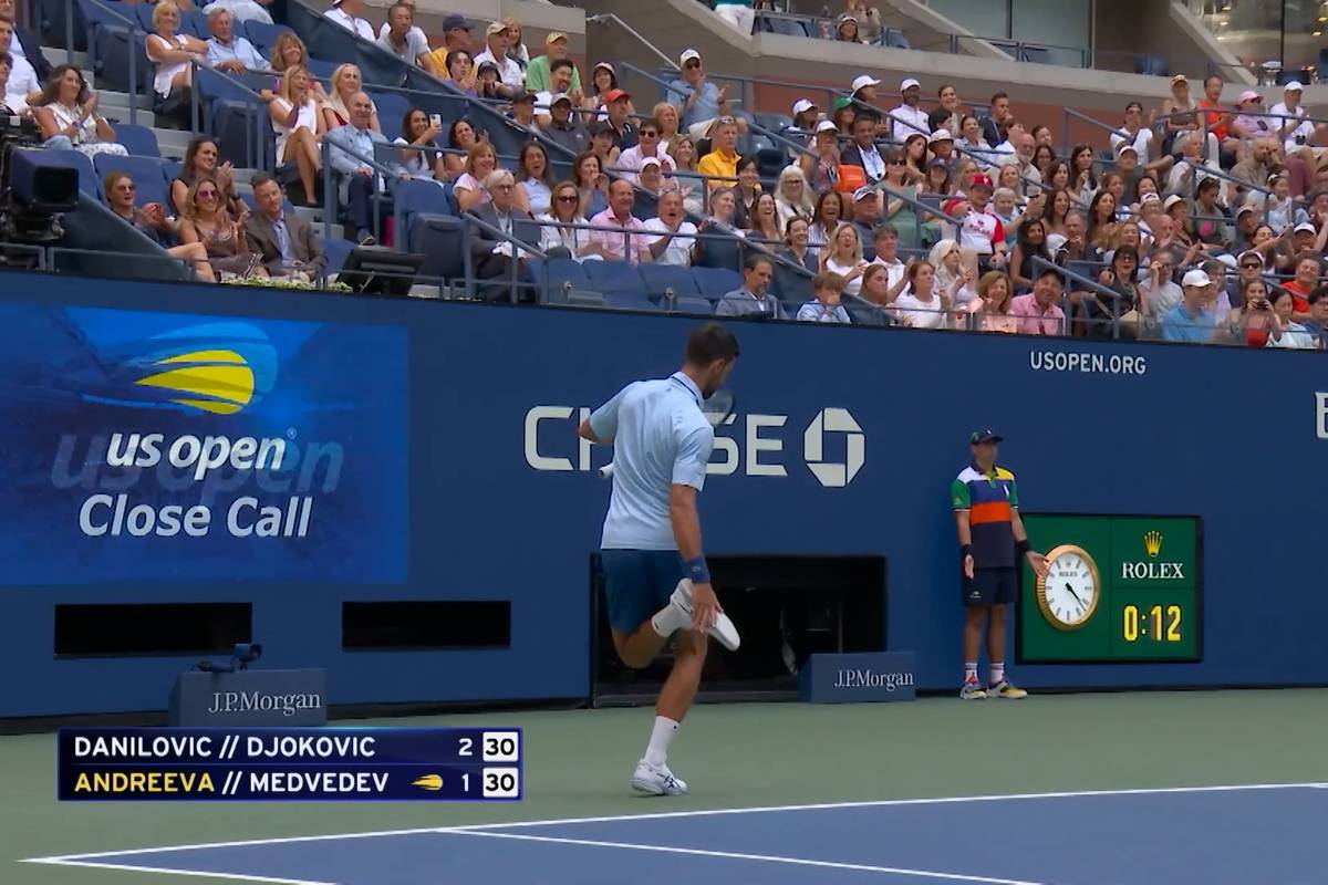 In der ersten Runde des Mixed-Doppels bei den US Open legte Novak Djokovic nach einem Winner eine Tanzeinlage hin.