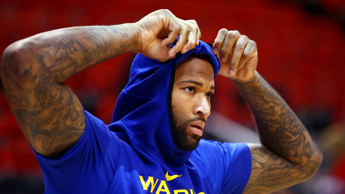 Daher ist unklar, wie viel Geld der Center wirklich wert ist und seine Arbeitgeber werden sich sicherlich mit allerhand Klauseln absichern wollen. Am Ende ist sogar ein Verbleib bei den Warriors denkbar, denn diese wissen am besten über seinen wahren Zustand Bescheid