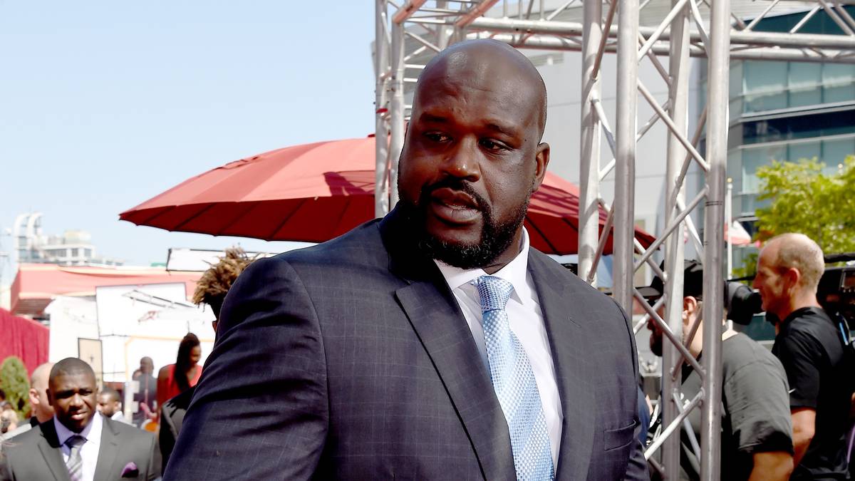 Anfang 2017 sorgt O'Neal für Schlagzeilen, als er sich in einem Video wieder einmal über sein Lieblingsopfer JaVale McGee lustig macht. Der damalige Warriors-Star schießt auf Twitter zurück, worauf O'Neal ihm Prügel androht