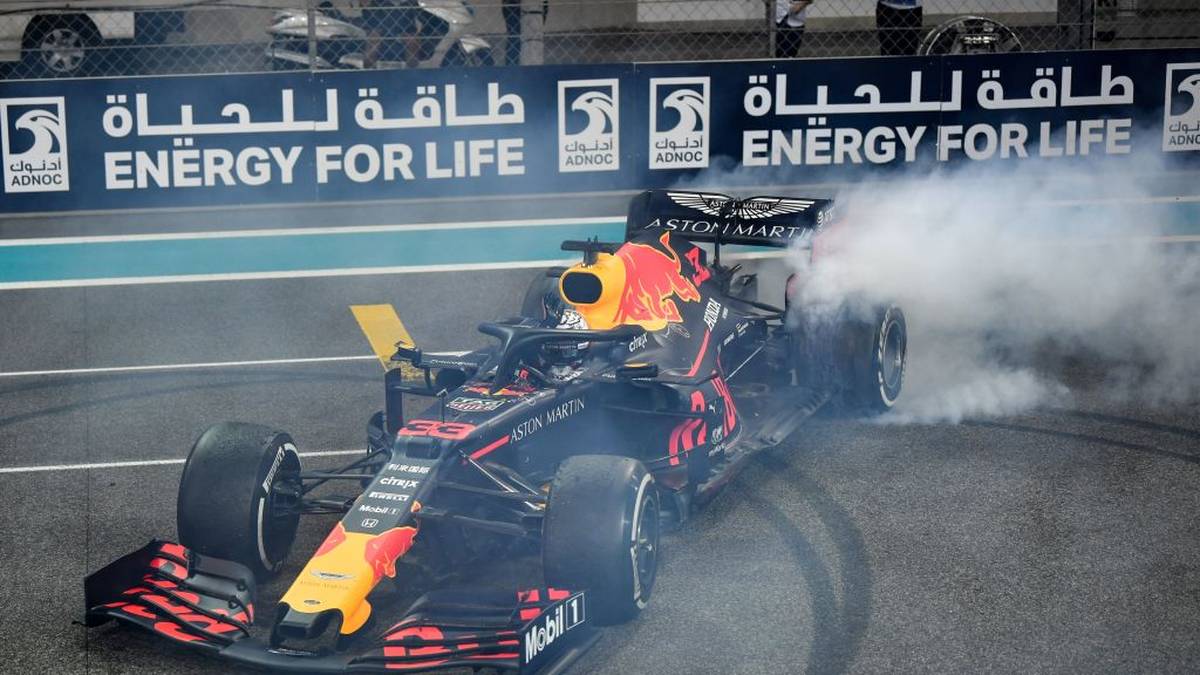 EL MUNDO DEPORTIVO: "Hamilton gewinnt ganz locker, er setzt sich ohne Wenn und Aber gegen Verstappen und Leclerc durch. Verstappen nutzt für sich das Desaster bei Ferrari. Für Sebastian Vettel gab es auch diesmal nichts zu holen, der fünfte Platz entspricht nicht seinen Ansprüchen"