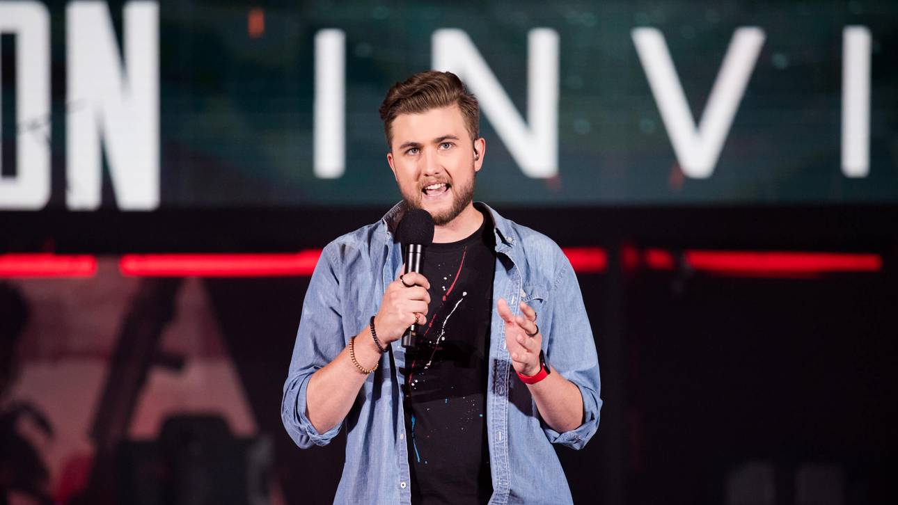 eSports-Caster angezeigt