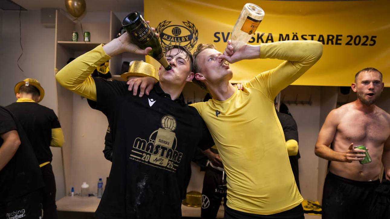 Die Spieler des Mjällby AIF feierten ihre Meisterschaft überschwänglich