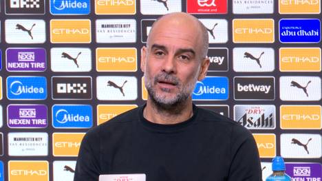 City-Trainer Pep Guardiola reagiert sarkastisch auf eine Frage zu den Transferausgaben von Manchester City in den vergangenen Transfer-Perioden. 
