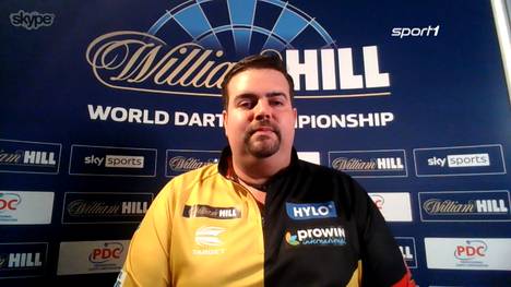 So spät wie "Gaga" Clemens startet kaum ein Spieler in die WM - Clemens kann seinen Auftakt kaum erwarten. Er berichtet von seiner Anreise und Vorbereitung.