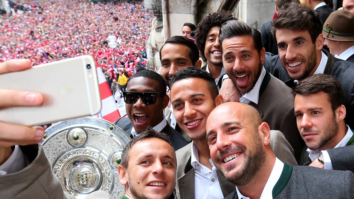 Und auch beim Thema Meisterselfies braucht Rafinha keine Nachhilfe