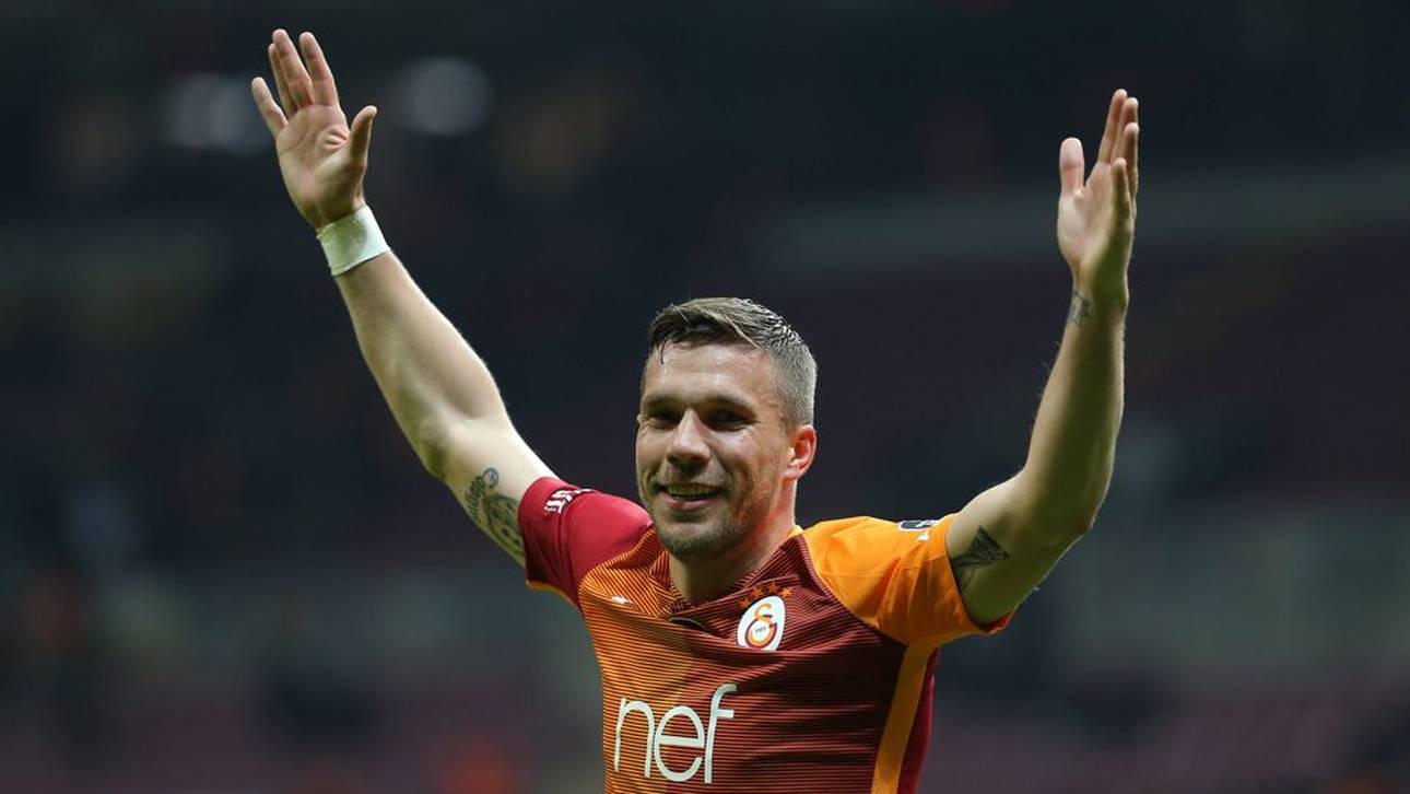 Podolski mit speziellem Glückwunsch